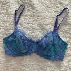 Victoria’s Secret Very Sexy Unlined Bra 32D